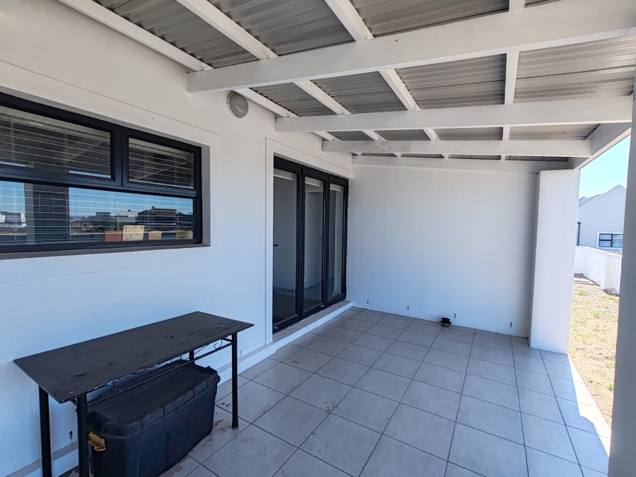 4 Bedroom Property for Sale in Hoogland Western Cape
